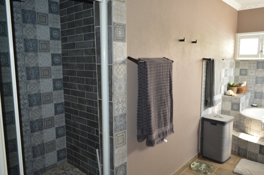 4 Bedroom Property for Sale in Wilkoppies North West